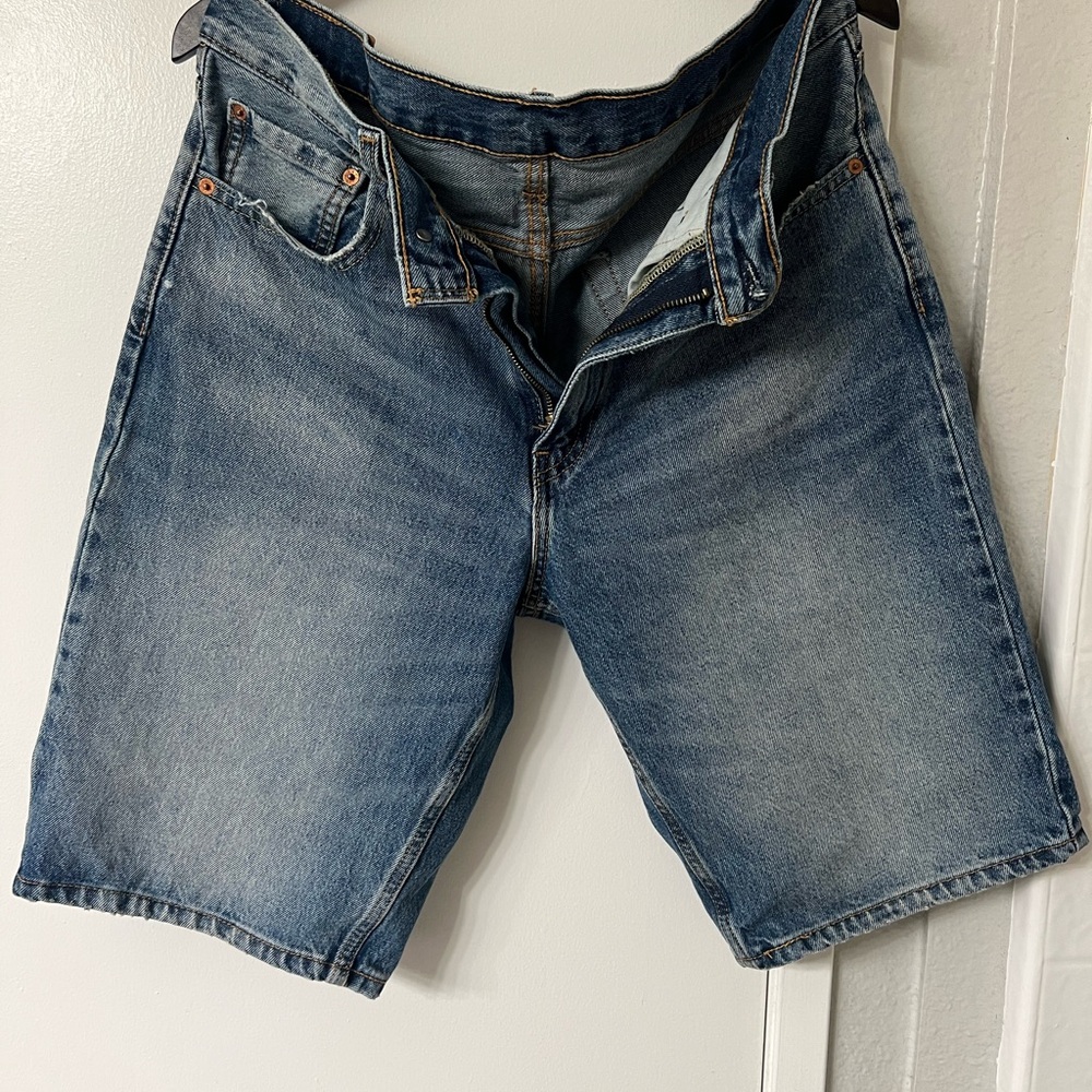 Men's Levi’s 469 loose Denim jorts 31